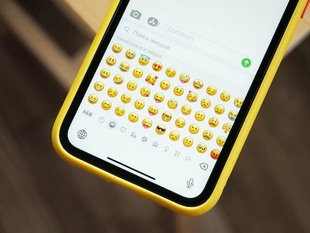 Reply with emojis to your tinder match